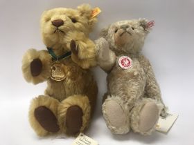 A box of unboxed collectable bears, including Stei