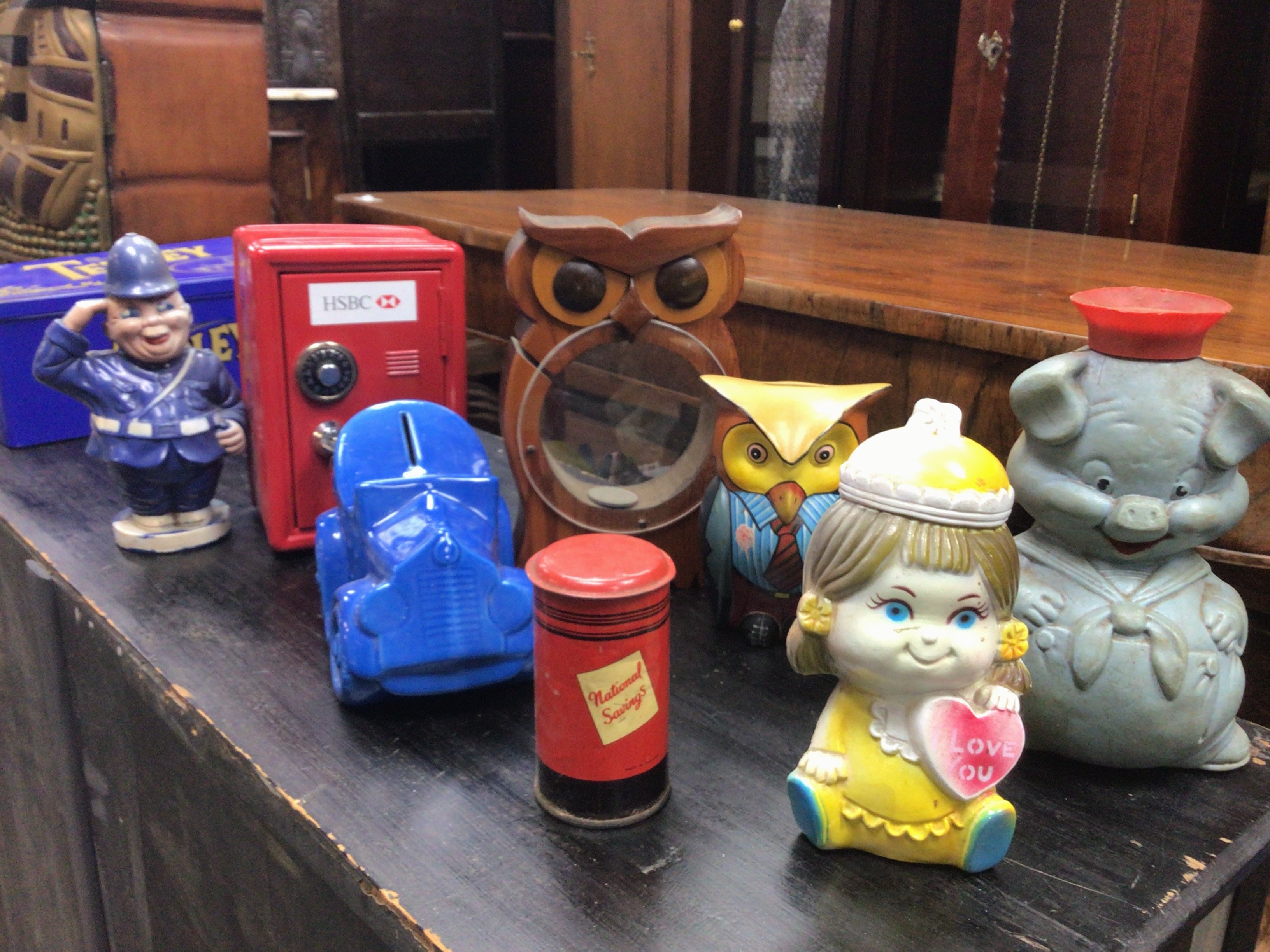 A collection of assorted vintage items including a - Image 2 of 6