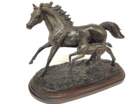 A bronze horse and foal by Harriet Glen. 27cm by 2