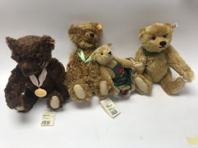 Four boxed Steiff bears, including a 2007 669521 b