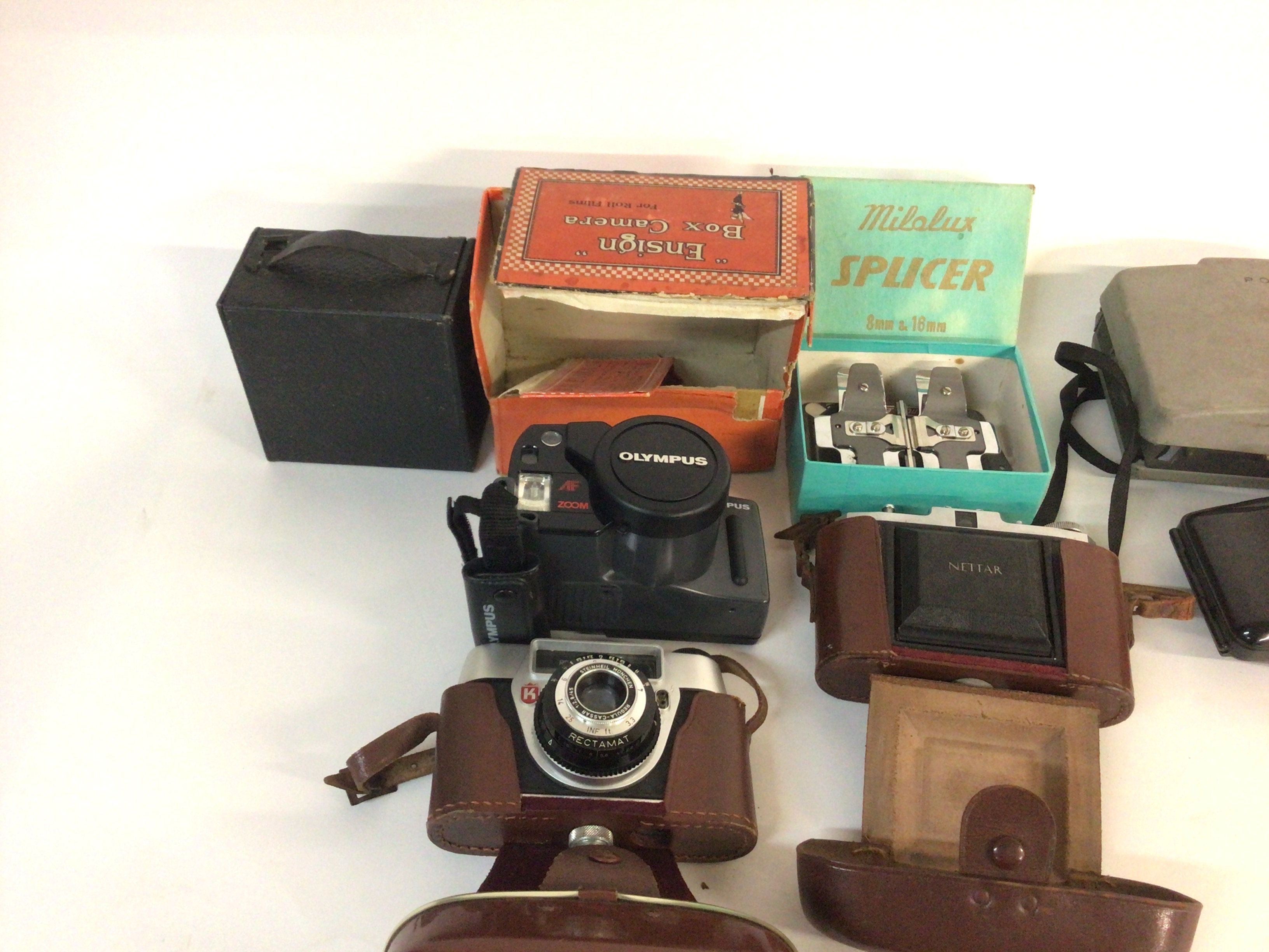 A box containing a mixed lot of cameras and relate - Image 2 of 4