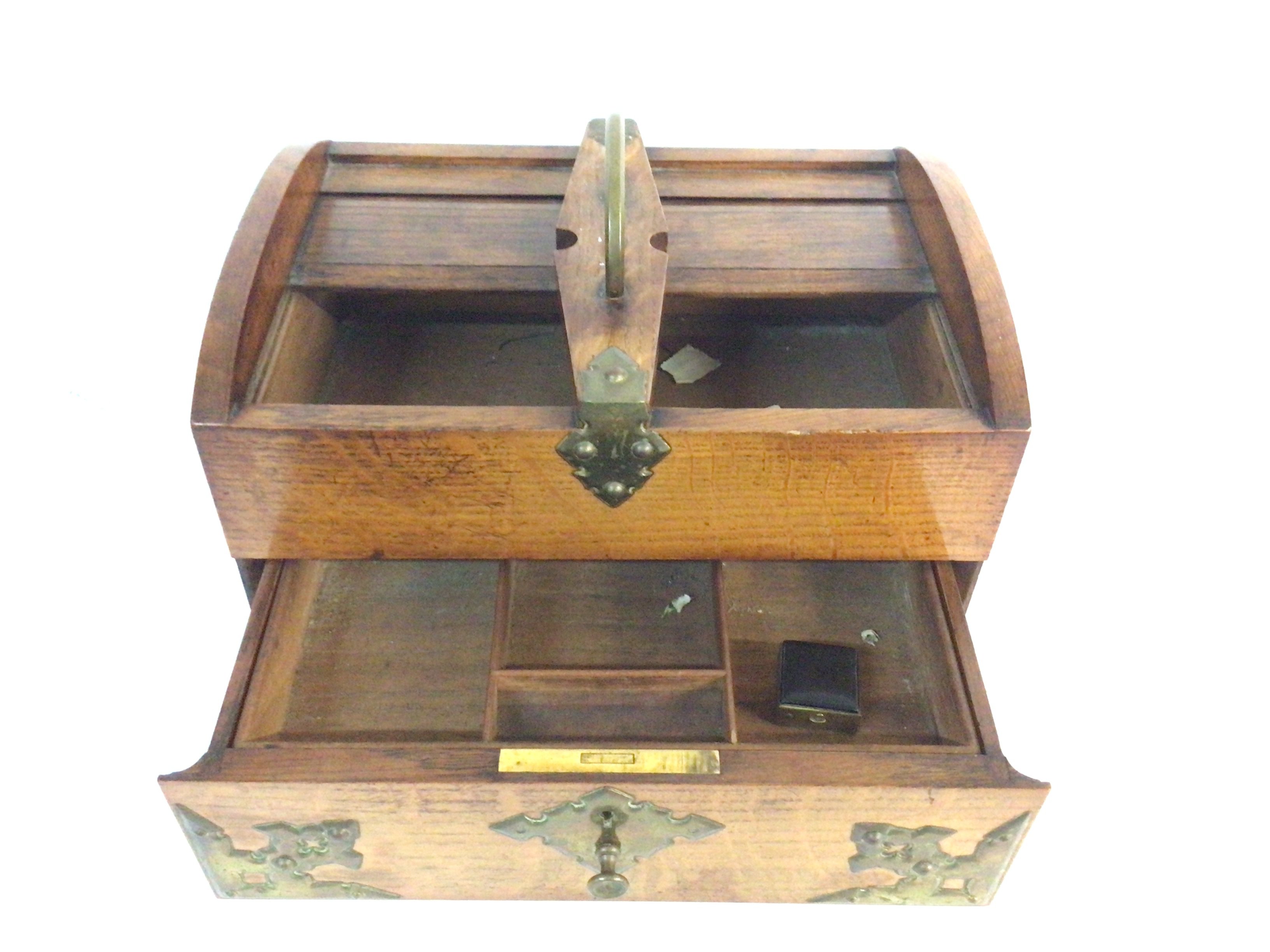 An oak writing box. 31cm wide 25deep and 21cm high - Image 2 of 3