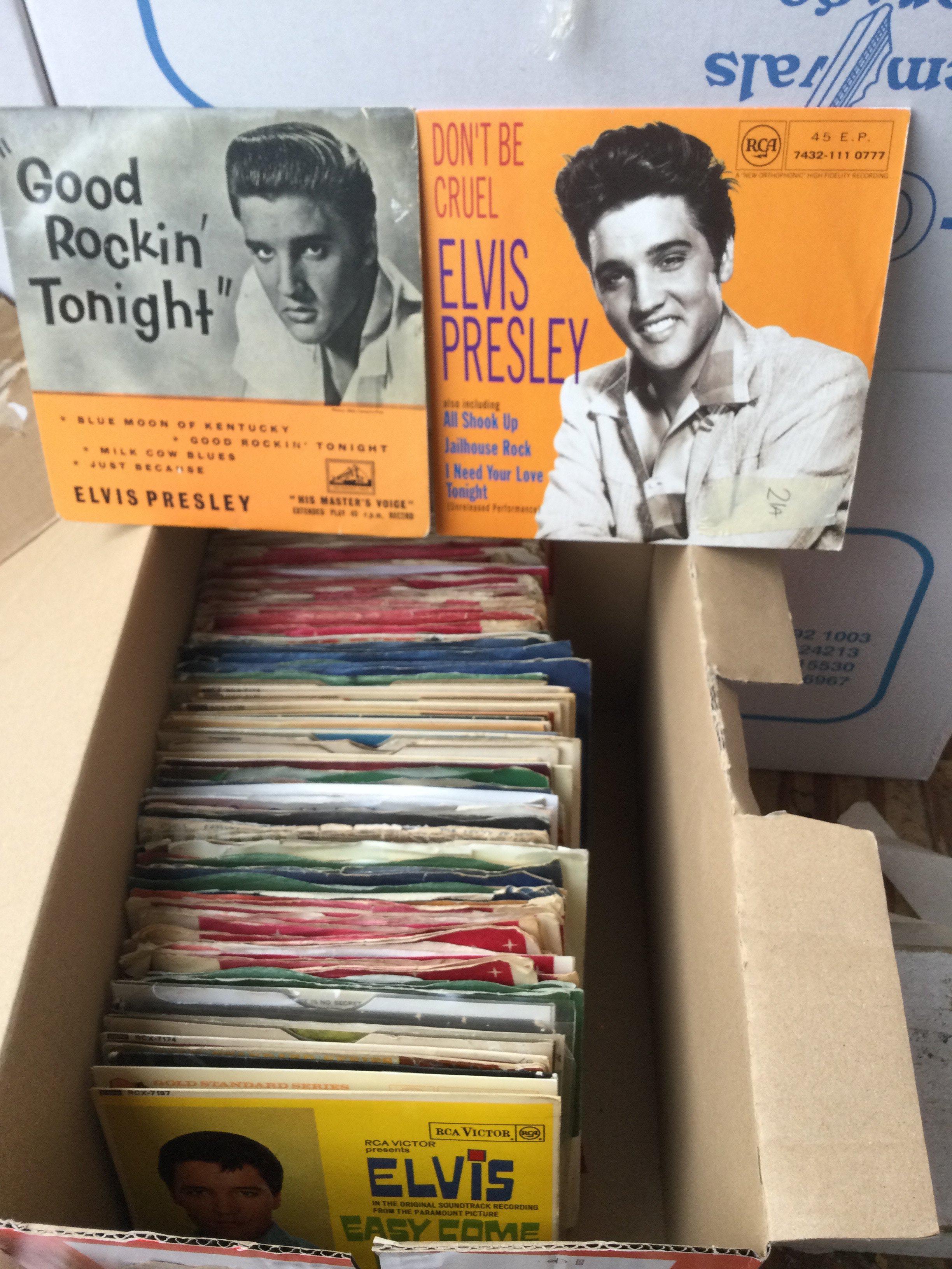 A collection of Elvis Presley 7inch singles and EP - Image 2 of 2