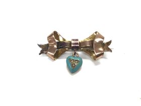 An Edwardian 9ct brooch with attached enamel heart