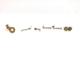 Four pairs of 9ct gold earrings of various typeâ€™