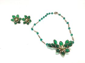 A vintage choker set with green beads of a floral