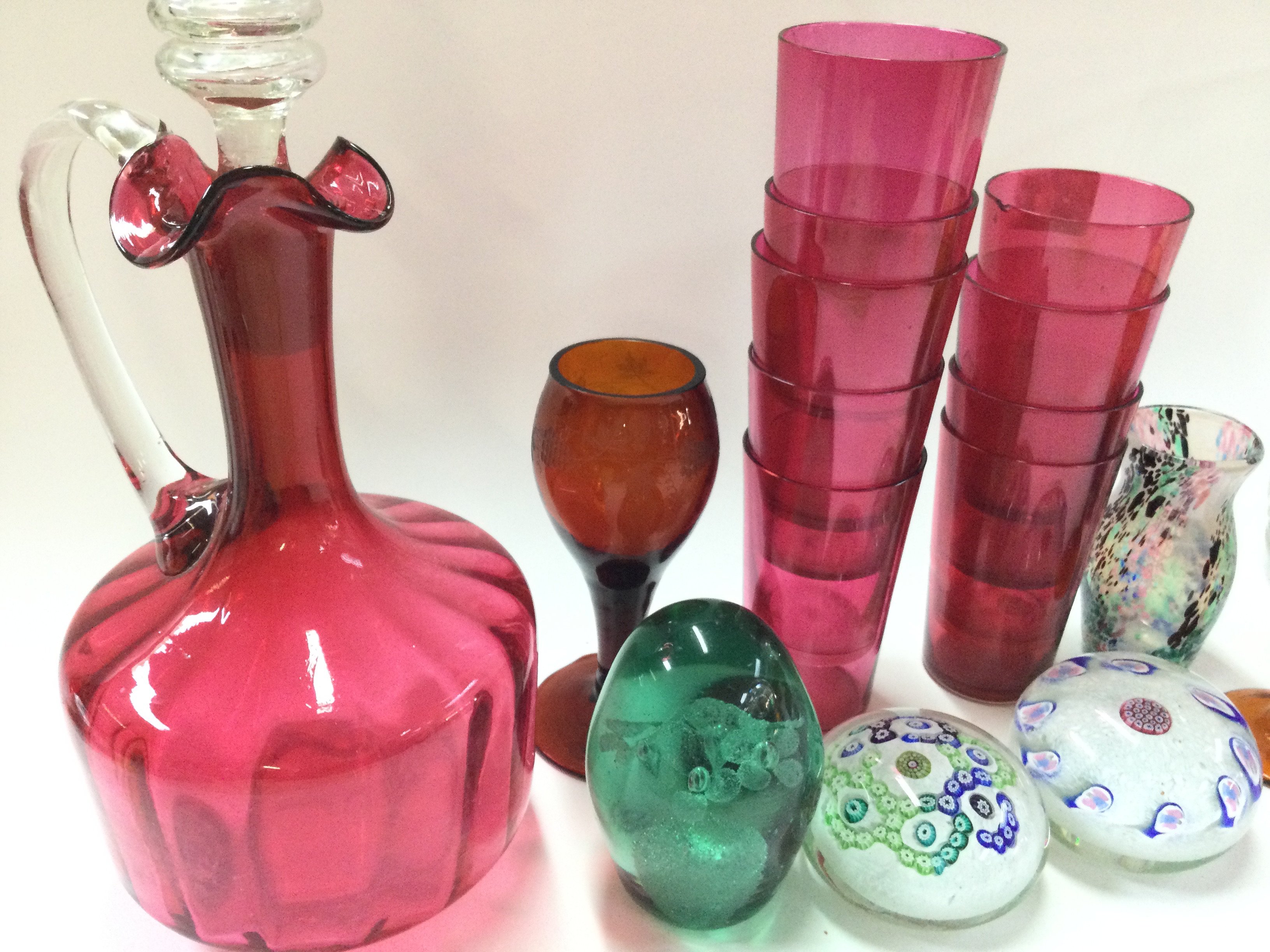 A collection of glassware including cranberry glas - Image 2 of 5