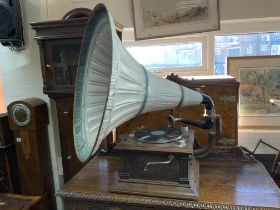 A vintage Columbia Grafanola with large tin horn. (D) Working order.