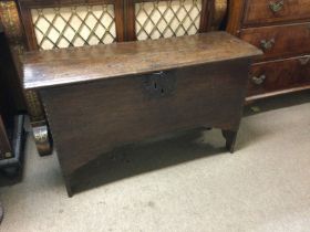A 18th century oak blanket box with hinged lid 93