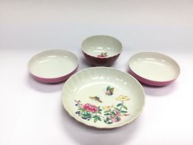 Four small Oriental dishes, the largest with hand