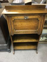 A tall oak bureau, with key for lock. 110cmx76cm