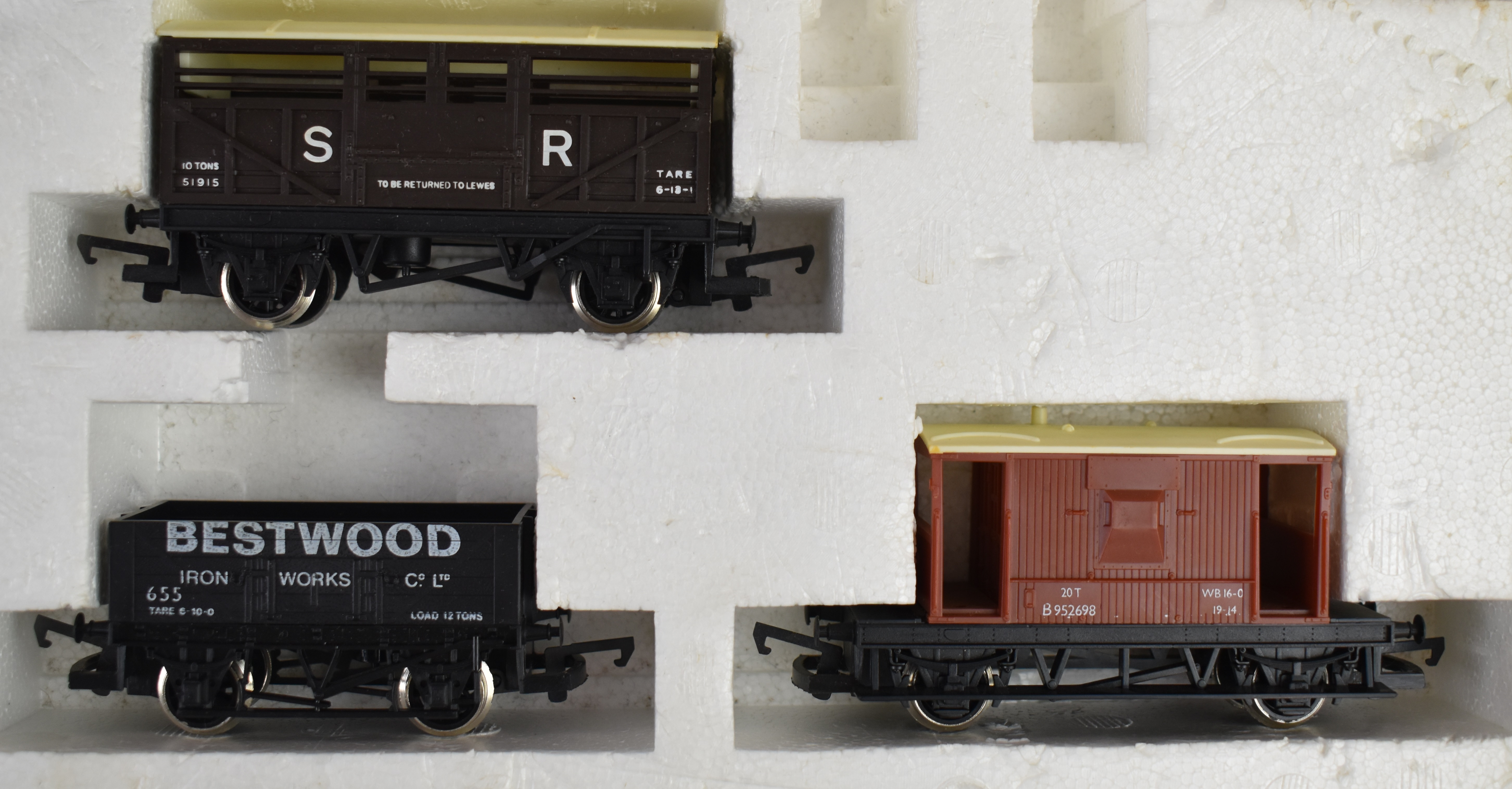 Hornby 00 gauge model railway BR Express Freight train set, R.693, in original box - Image 5 of 7