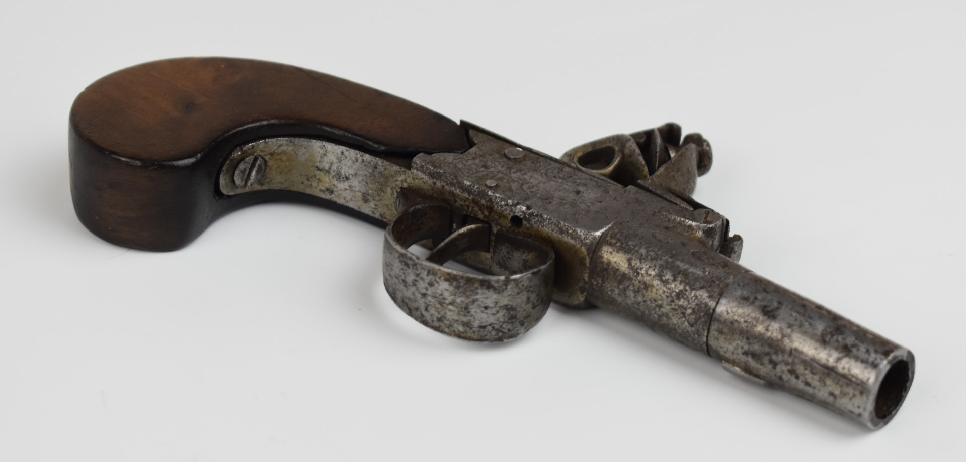 Indistinctly named flintlock pocket pistol with engraved lock and hammer, vacant shield shaped - Image 4 of 11