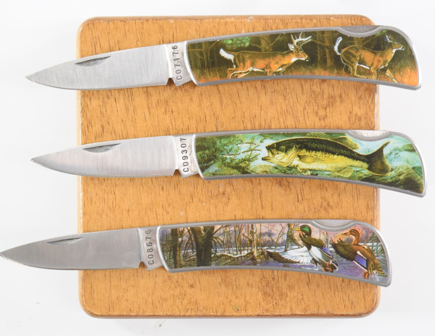 Seven various folding knives including two Middle Eastern examples and a cased set of three with - Image 2 of 8