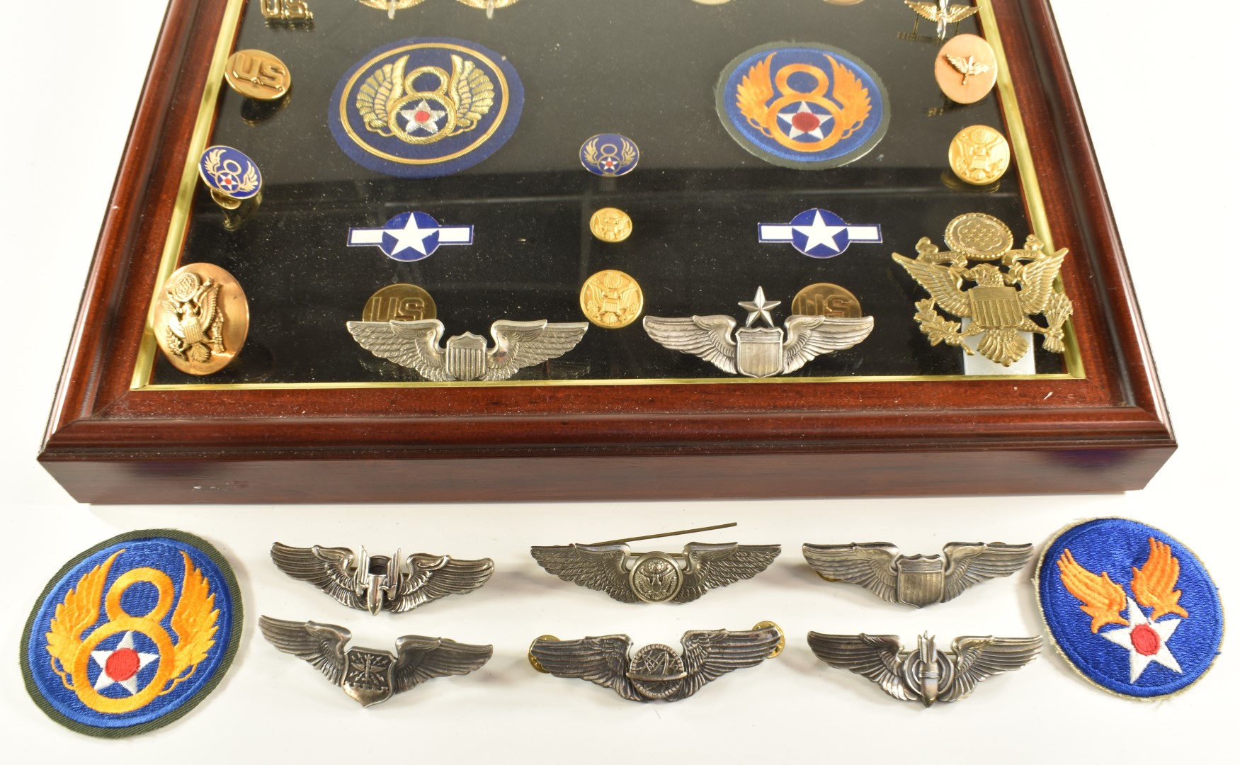 Small collection of US Army Air Force badges / insignia in glazed display case, 37 x 47cm, - Image 2 of 3