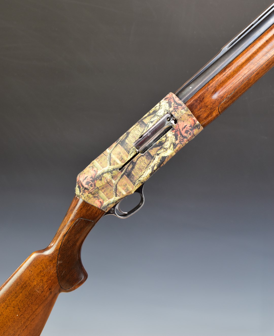 Luigi Franchi 12 bore three-shot semi-automatic shotgun with camouflage lock, chequered semi-