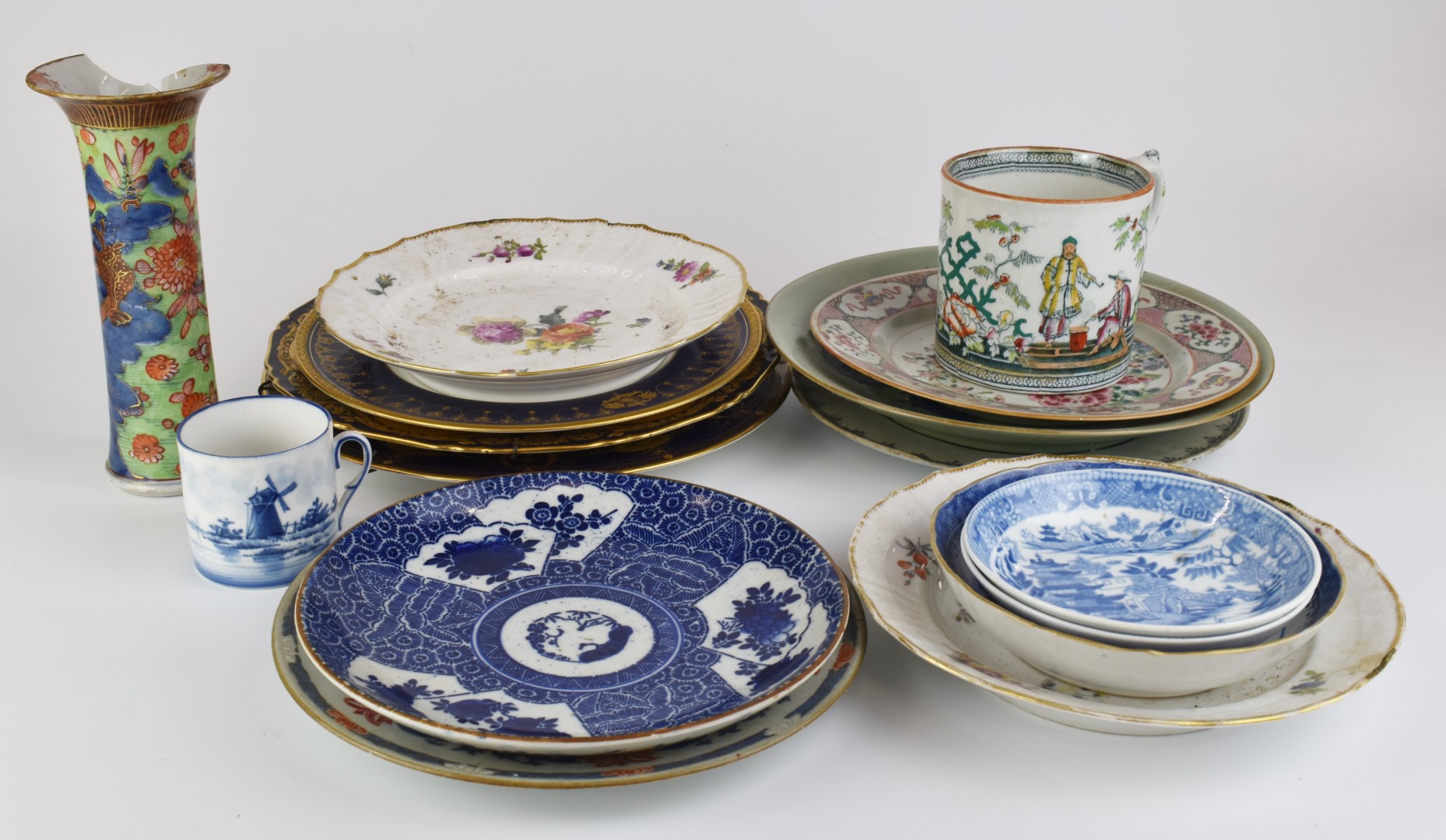 Two Copenhagen shallow dishes decorated with flowers, Chinese export porcelain, Royal Worcester
