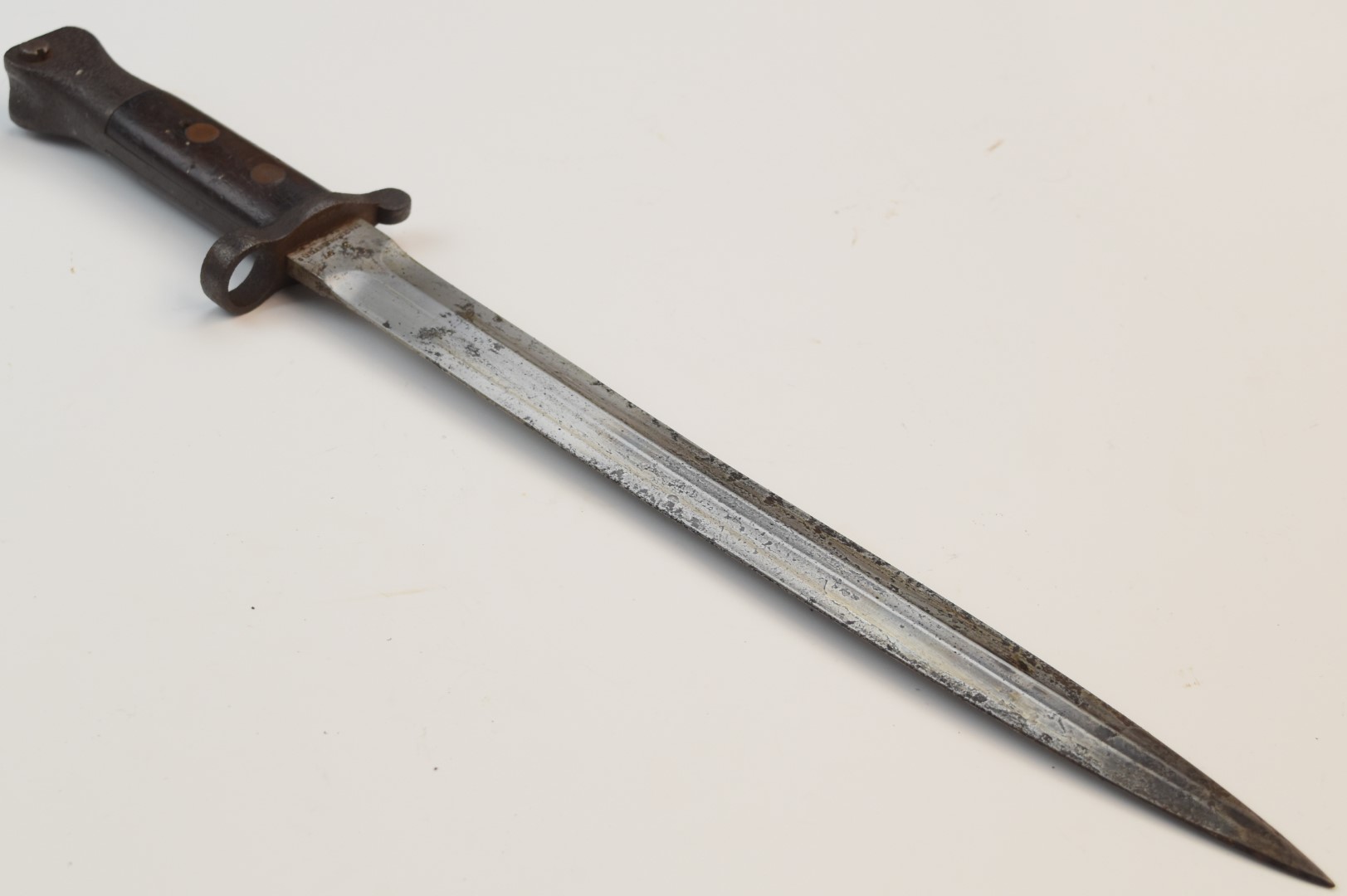 British 1888 pattern bayonet with good stamps to ricasso, 30cm double edged blade and part - Image 5 of 9