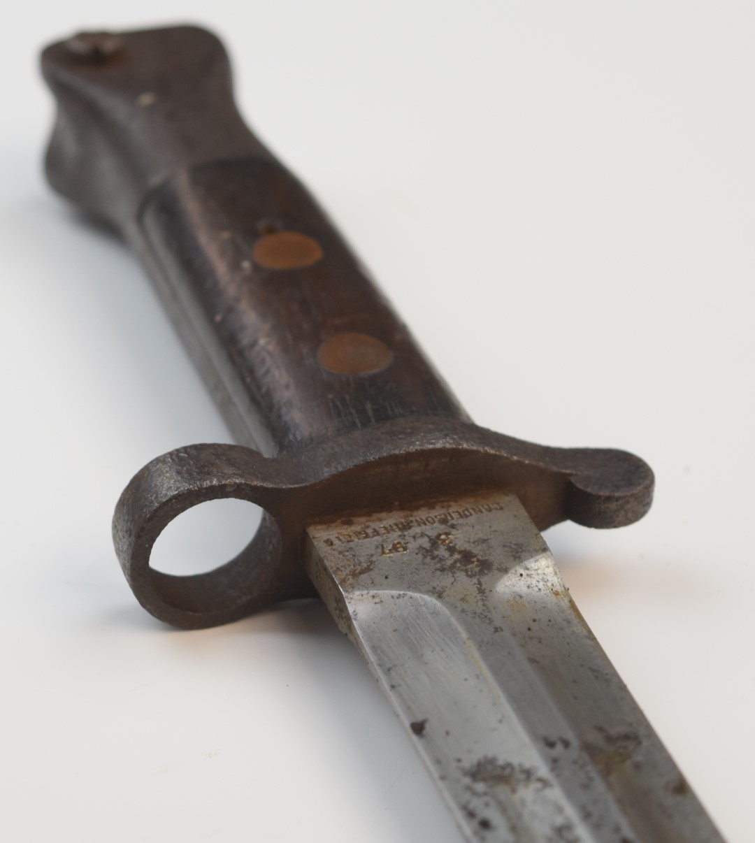 British 1888 pattern bayonet with good stamps to ricasso, 30cm double edged blade and part - Image 6 of 9