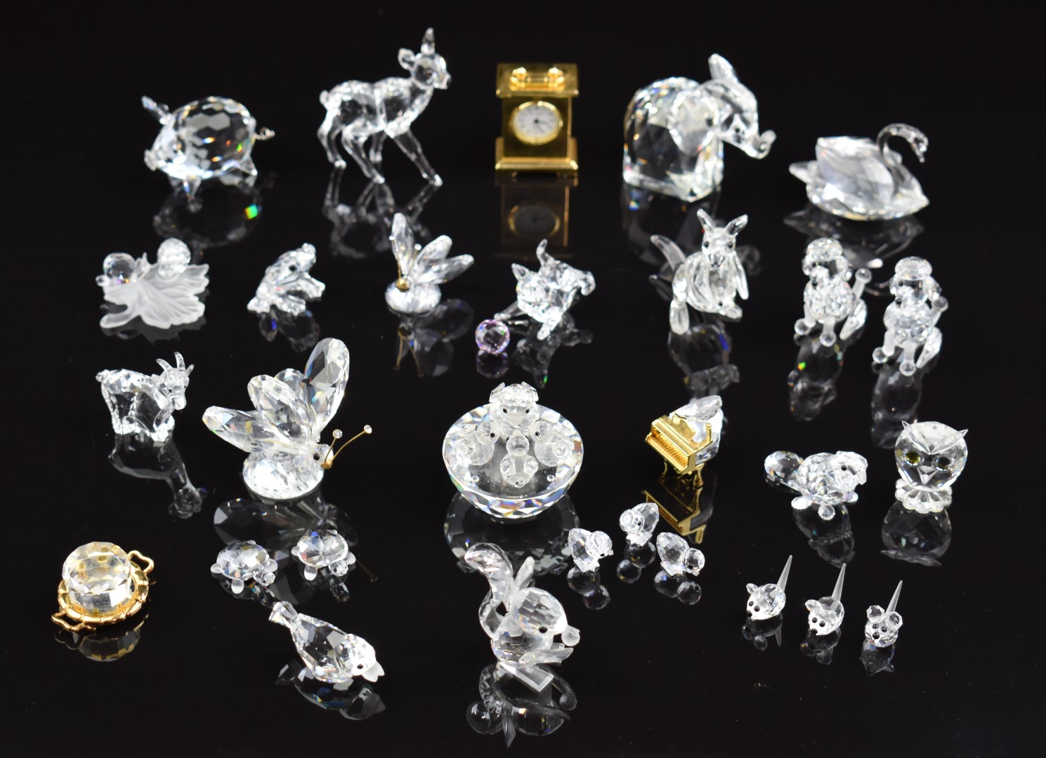 Twenty-nine Swarovski Crystal cut glass animals and similar including swan, butterfly, deer, - Image 2 of 4
