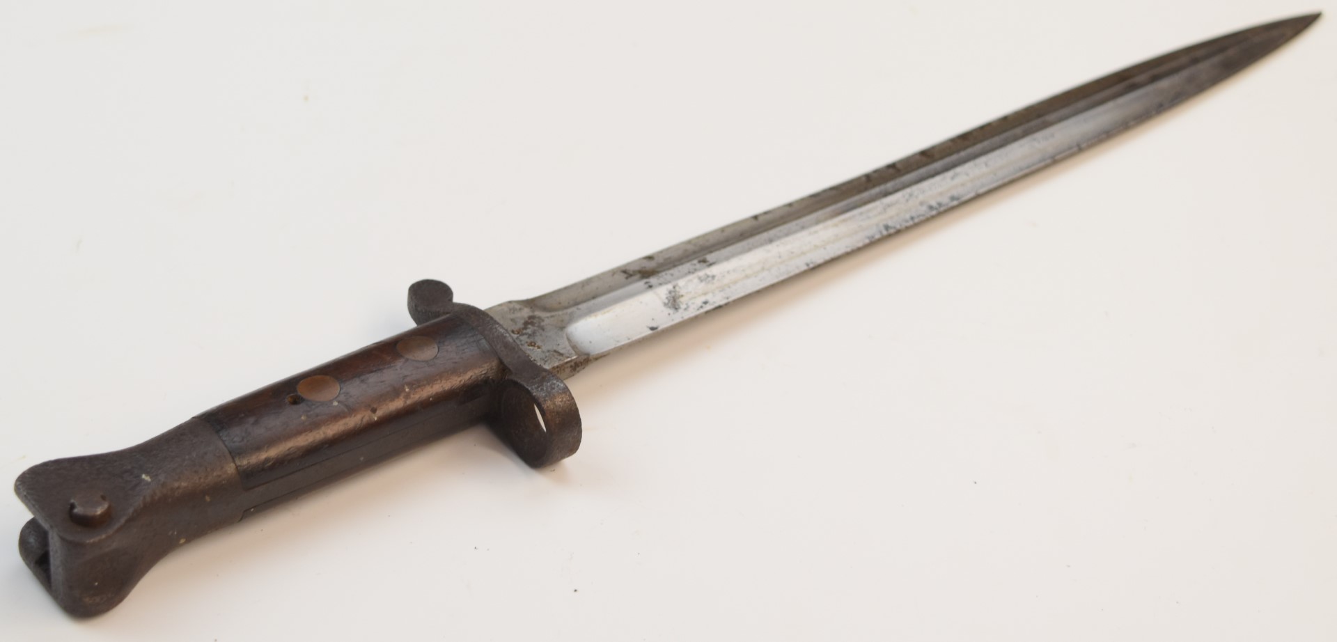 British 1888 pattern bayonet with good stamps to ricasso, 30cm double edged blade and part - Image 4 of 9
