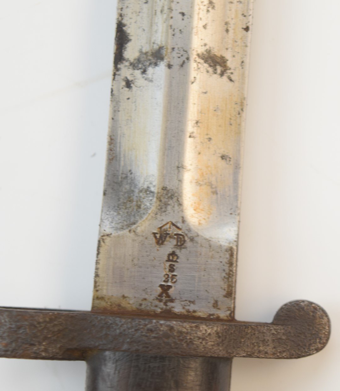 British 1888 pattern bayonet with good stamps to ricasso, 30cm double edged blade and part - Image 8 of 9