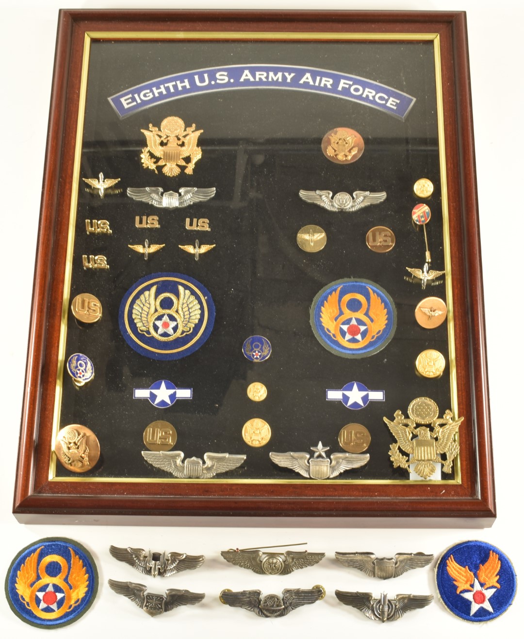 Small collection of US Army Air Force badges / insignia in glazed display case, 37 x 47cm,