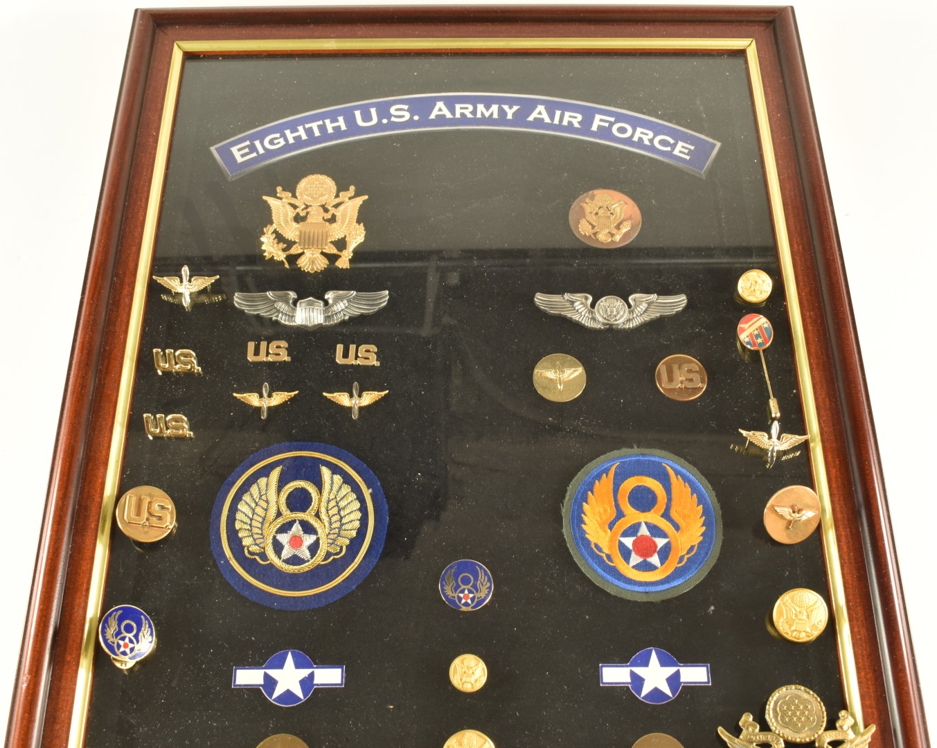 Small collection of US Army Air Force badges / insignia in glazed display case, 37 x 47cm, - Image 3 of 3