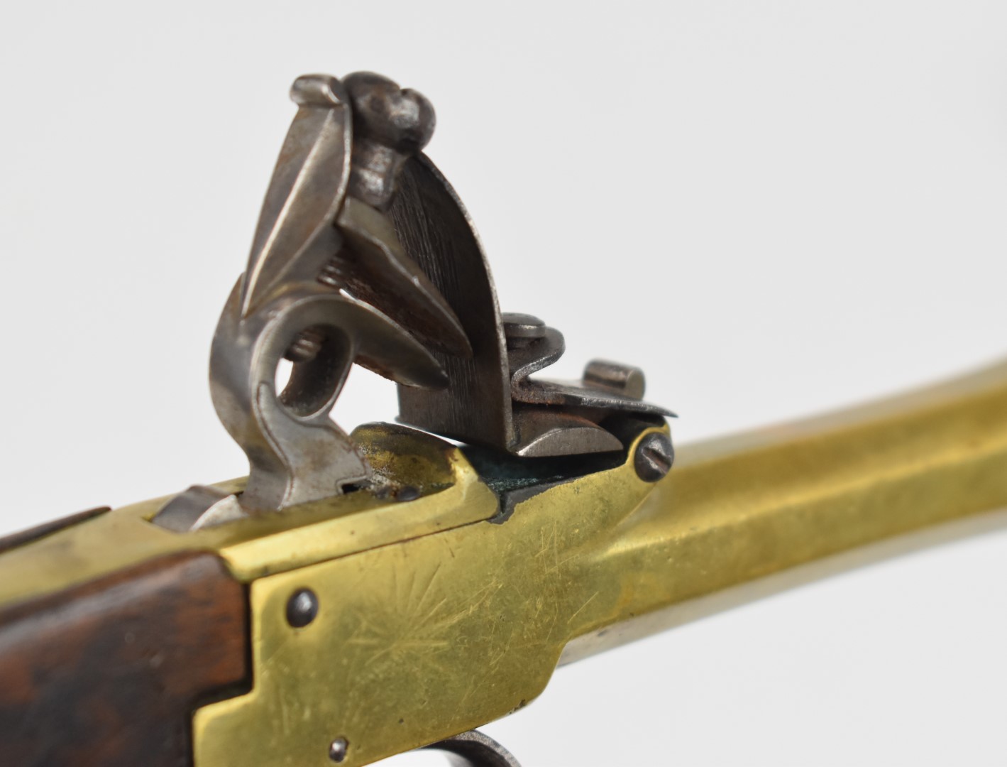 A pair of unnamed flintlock pocket pistols each with brass body, engraved locks, steel trigger - Image 4 of 8