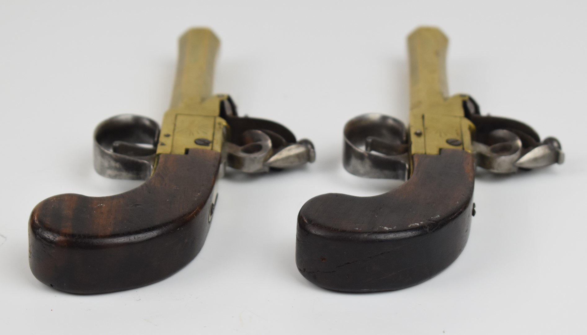 A pair of unnamed flintlock pocket pistols each with brass body, engraved locks, steel trigger - Image 3 of 8