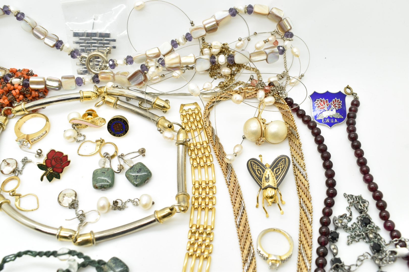 A collection of jewellery including Napier, necklaces including diamanté, garnet and pearl necklace, - Image 3 of 5