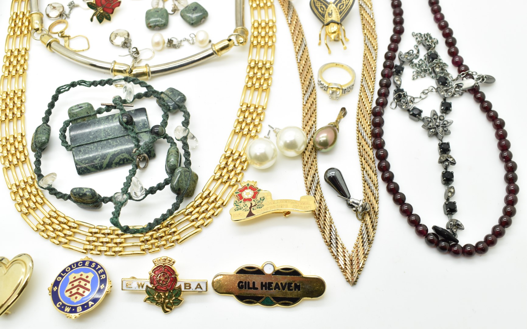 A collection of jewellery including Napier, necklaces including diamanté, garnet and pearl necklace, - Image 4 of 5