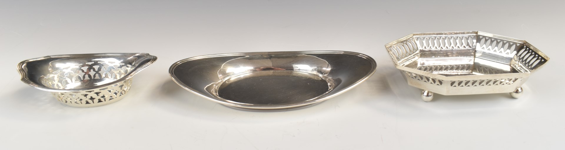 Three American Birks silver dishes, one raised on four ball feet, length of longest 14.5cm, weight - Image 2 of 3