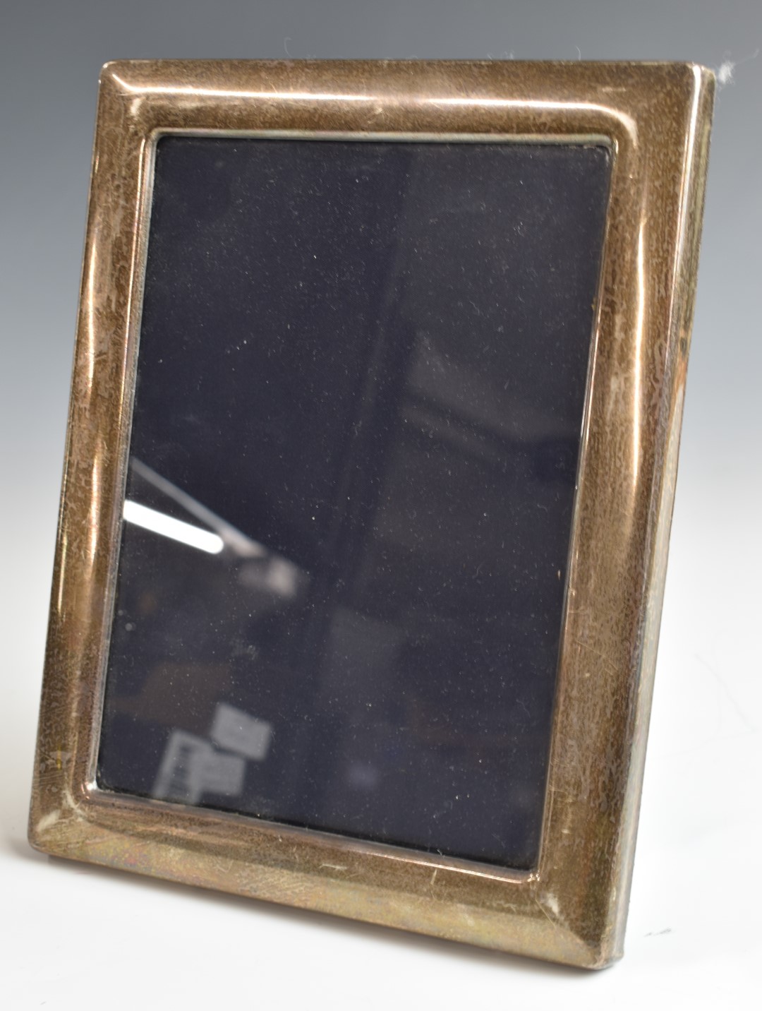 Modern hallmarked silver photograph frame, to suit 7x5 inch photo, Sheffield 1996, maker Carr's of - Image 2 of 3