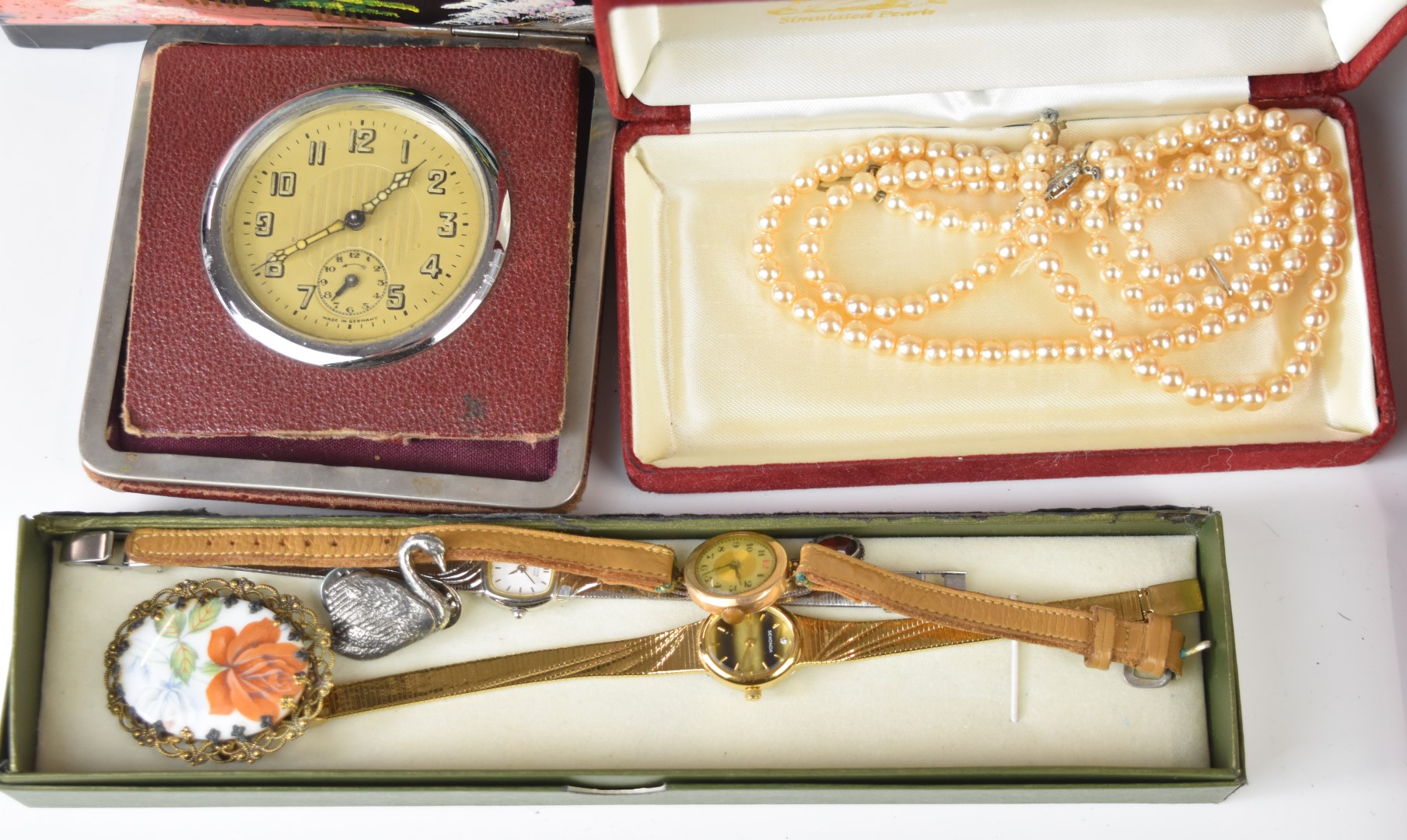 A collection of jewellery including two 9ct gold watches, Sphinx brooch, silver pendant, silver - Image 2 of 5