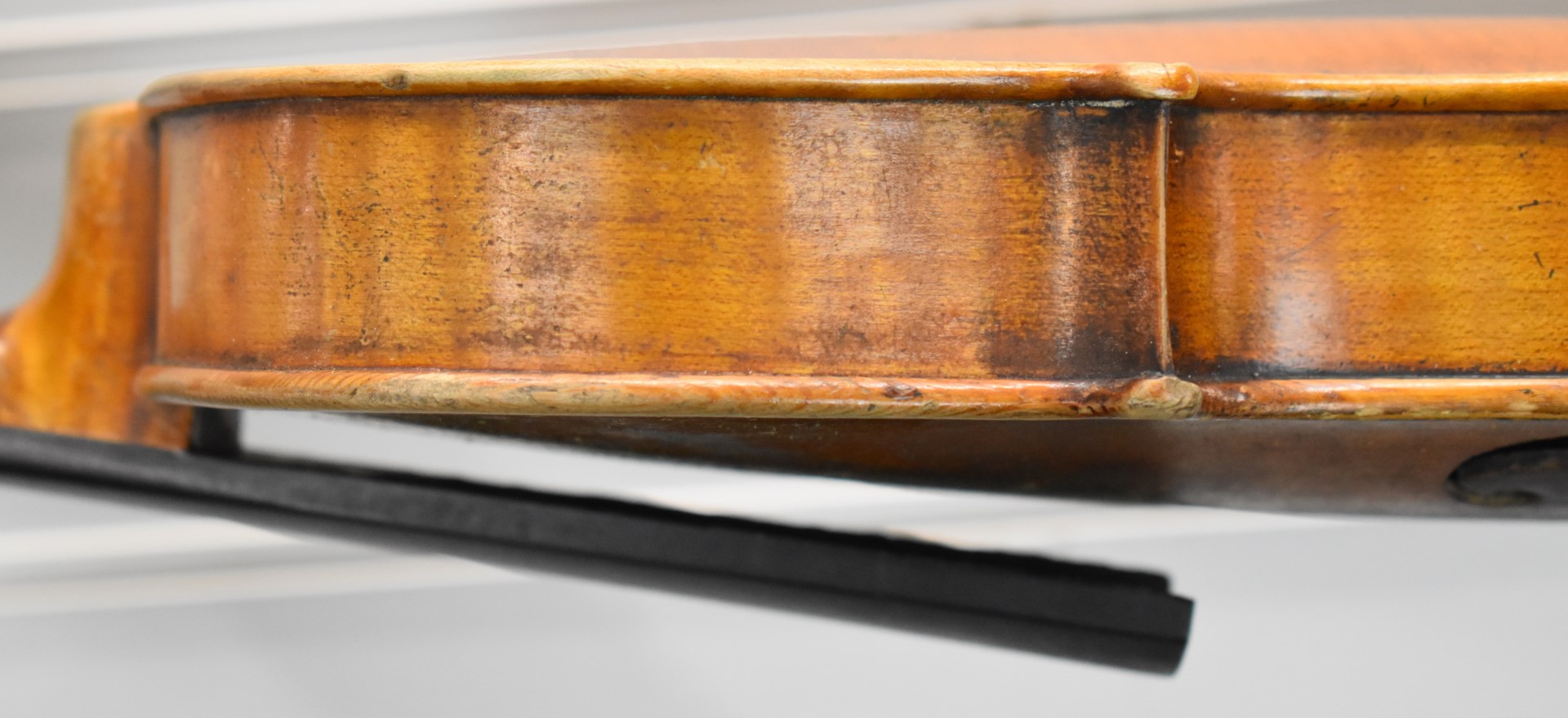 Late 19th / early 20thC violin labelled Antonius Stradivarius Cremonesis 1727 A&S with flame two - Image 8 of 17