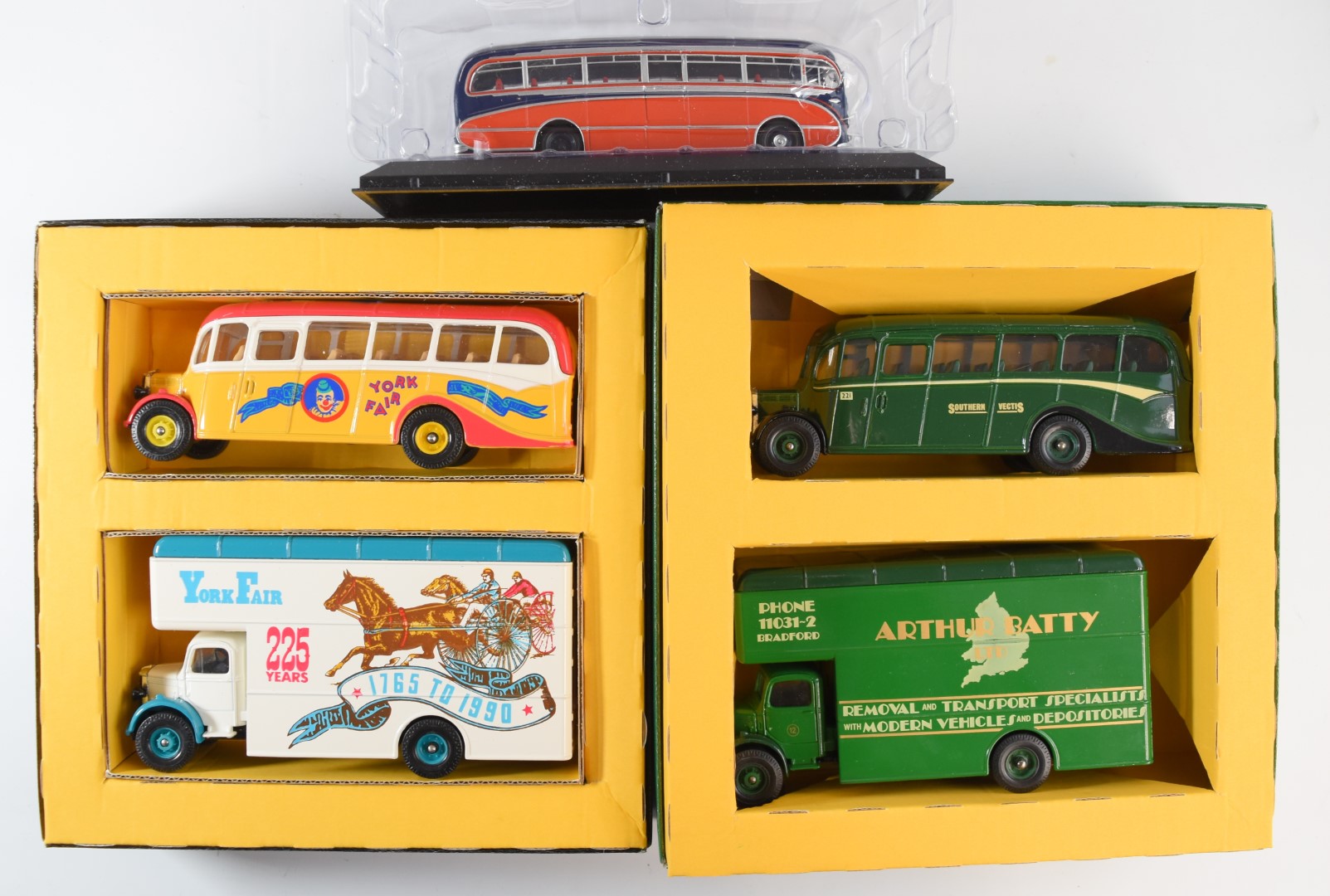 A collection of Corgi, Dinky and similar diecast model vehicles to include 50th Anniversary Battle - Image 4 of 6