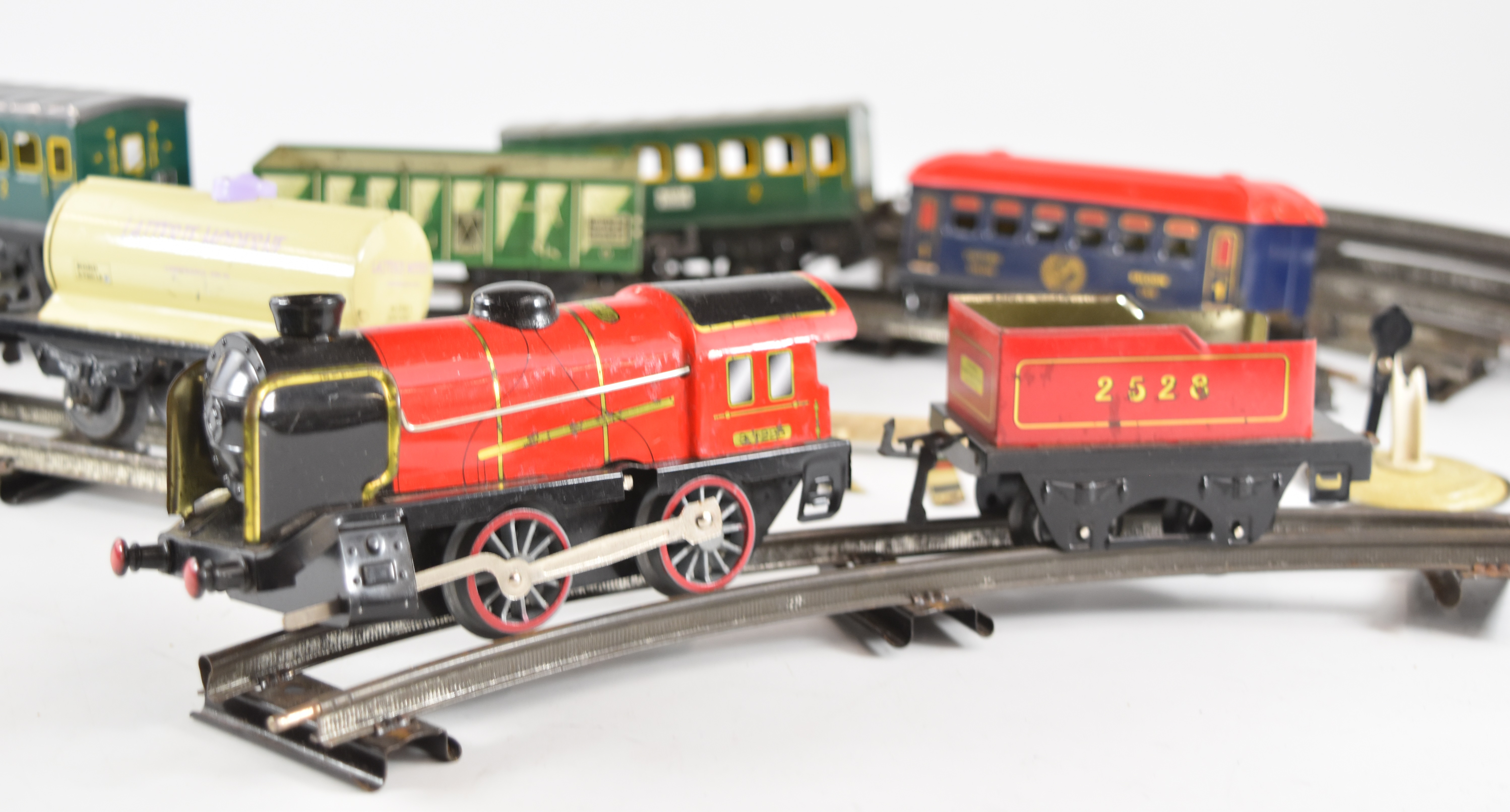 Hornby 0 gauge model railway set comprising clockwork tender locomotive and six various wagons. - Image 3 of 6