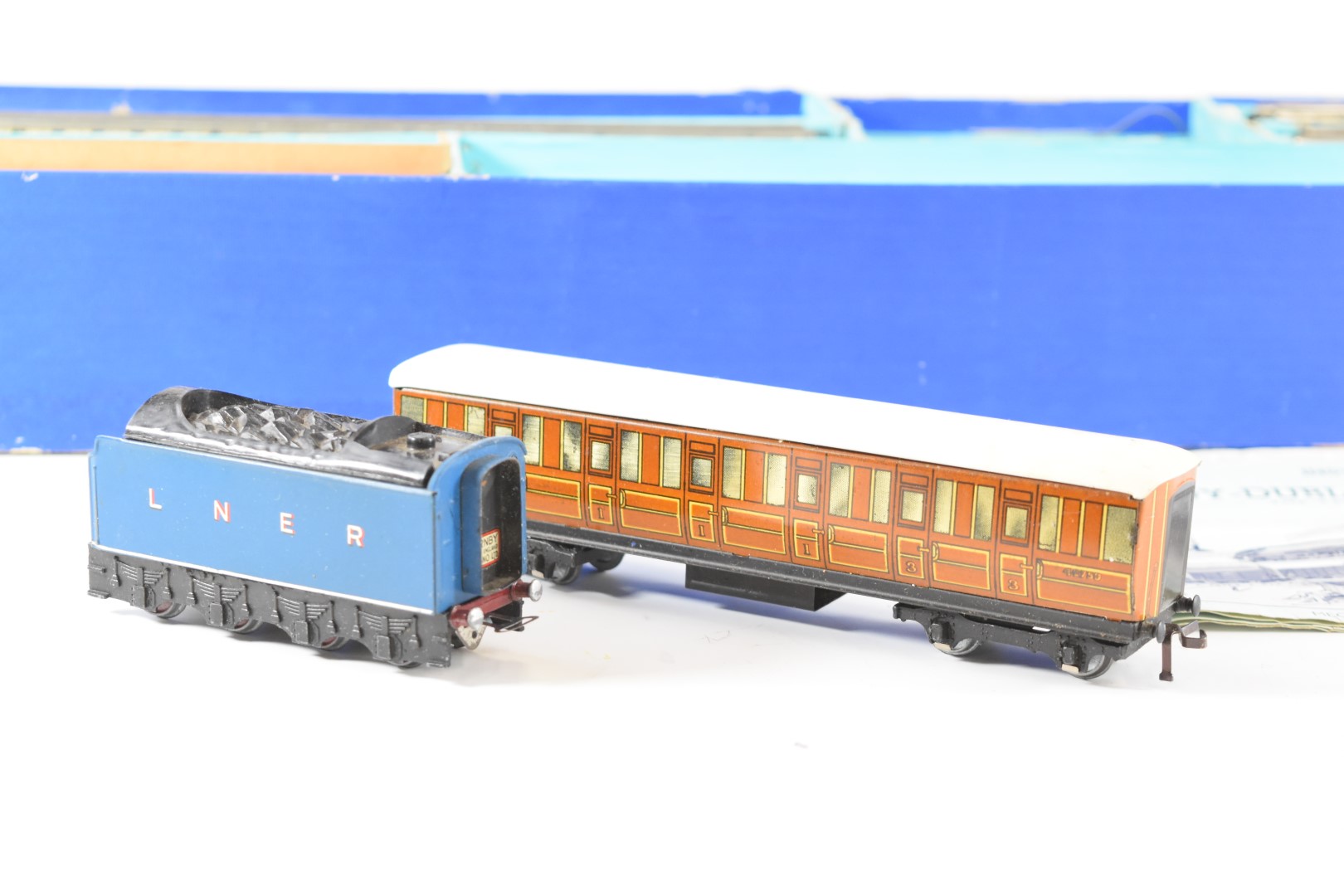 Hornby Dublo 00 gauge model railway EDPA1 passenger set with 'Sir Nigel Gresley' locomotive, in - Image 10 of 11