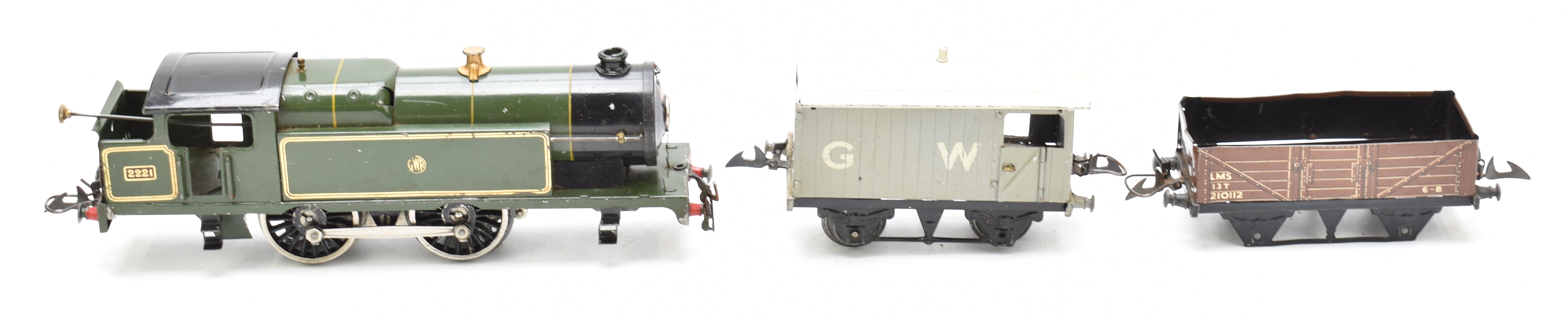 Hornby 0 gauge electric model railway or train set comprising GWR 4-4-2 tank locomotive, five - Image 4 of 6