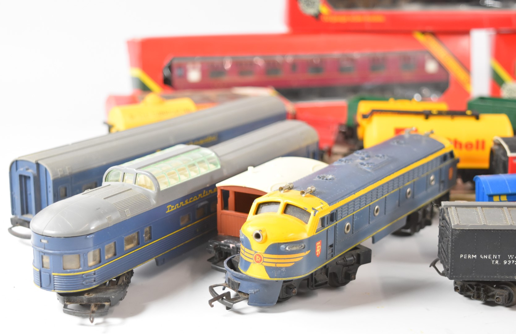 00 gauge model railway rolling stock comprising Tri-ang American style train, four boxed Hornby - Image 9 of 12