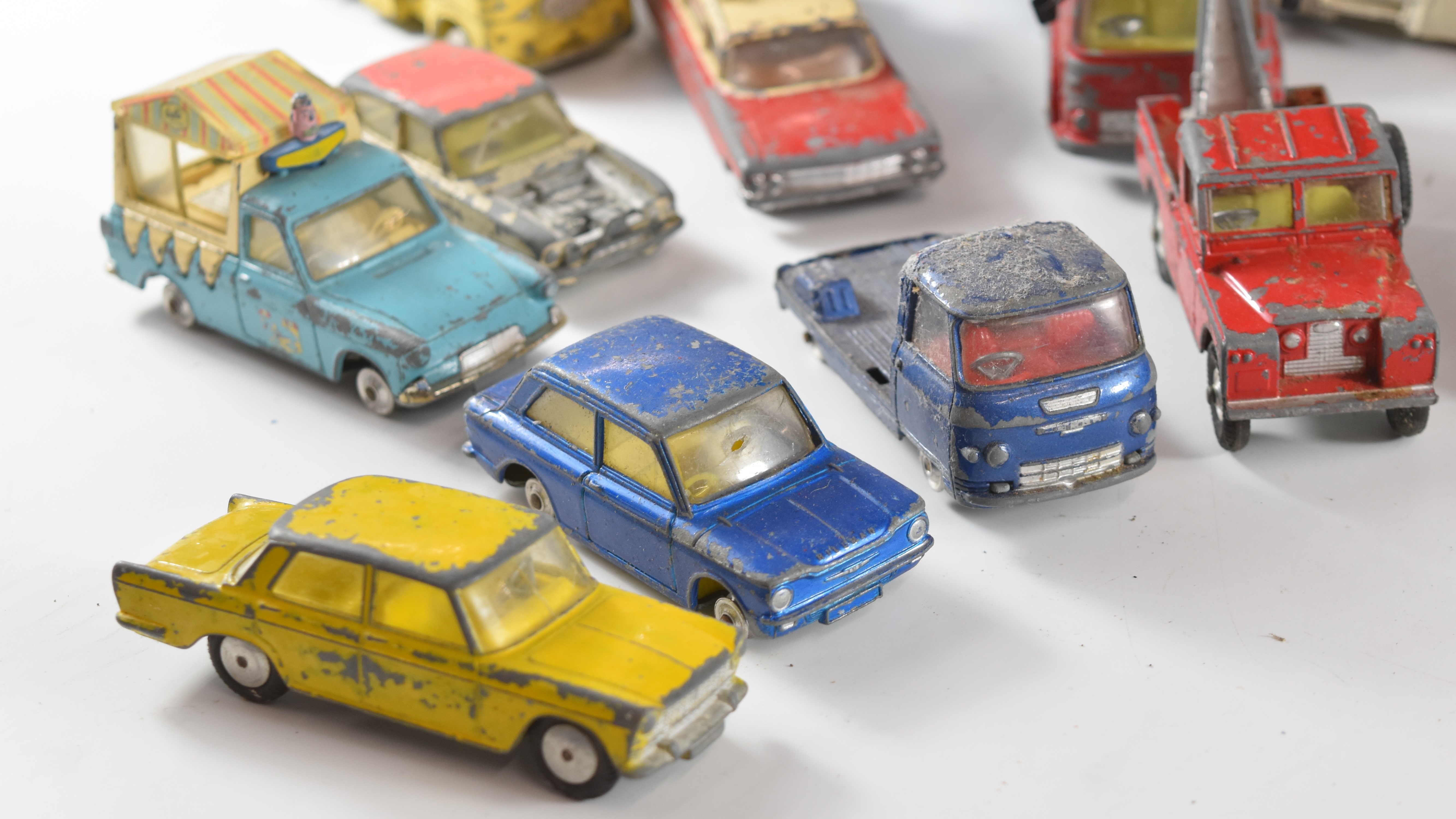 A collection of Dinky and Corgi diecast model vehicles to include Chipperfield's Circus, Wall's - Image 3 of 11