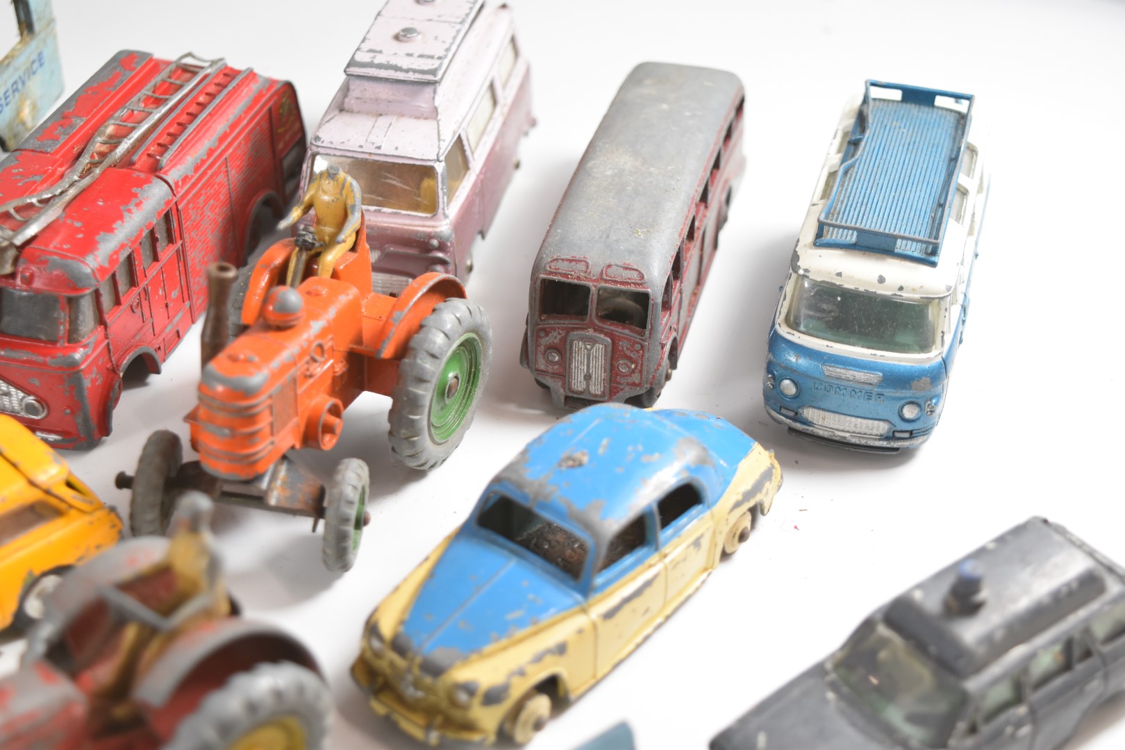 A collection of Dinky and Corgi diecast model vehicles to include Chipperfield's Circus, Wall's - Image 11 of 11