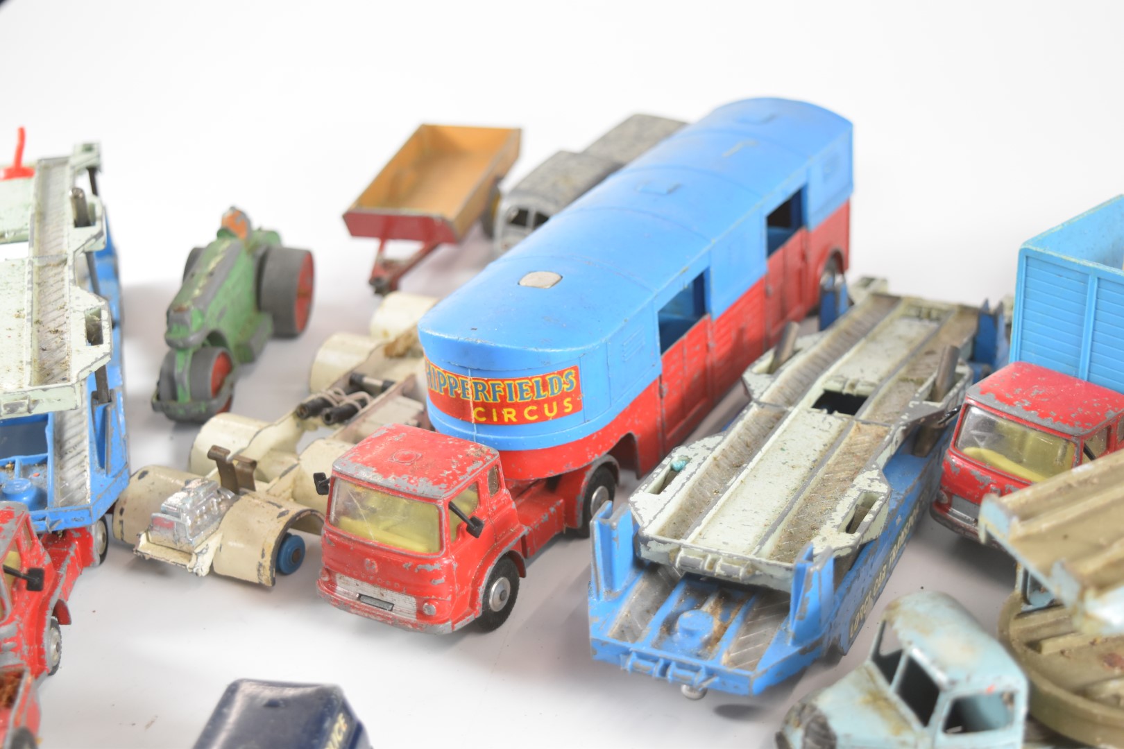 A collection of Dinky and Corgi diecast model vehicles to include Chipperfield's Circus, Wall's - Image 6 of 11