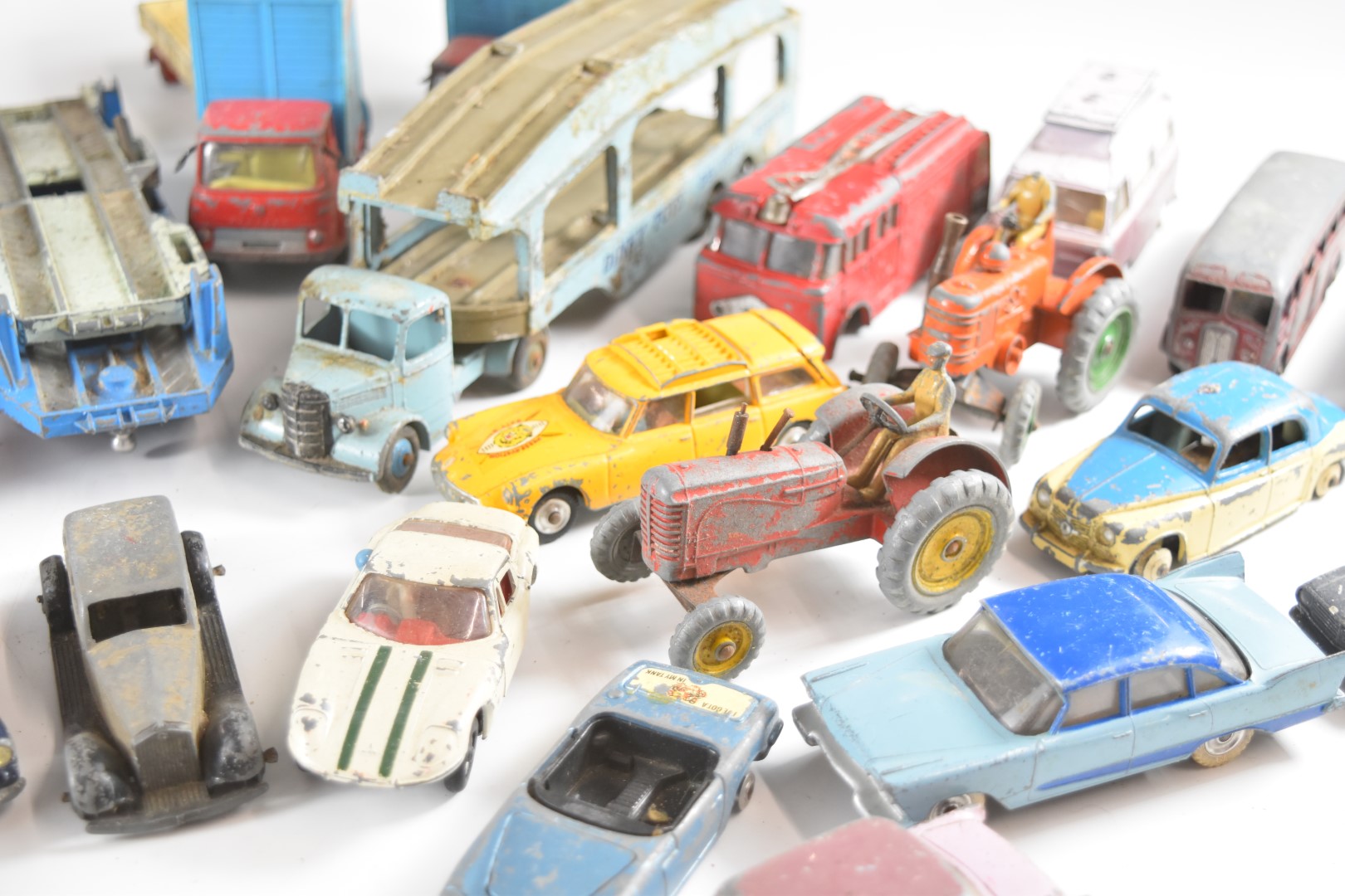 A collection of Dinky and Corgi diecast model vehicles to include Chipperfield's Circus, Wall's - Image 5 of 11