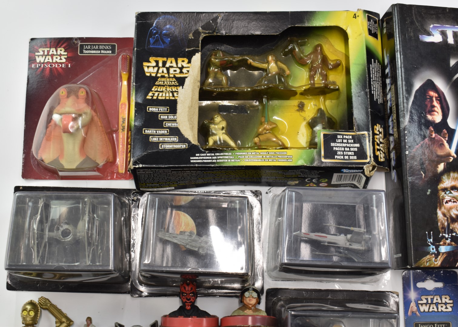 Twenty three Star Wars miniatures by DeAgostini together with a Kenner box set, collectible coins - Image 6 of 10