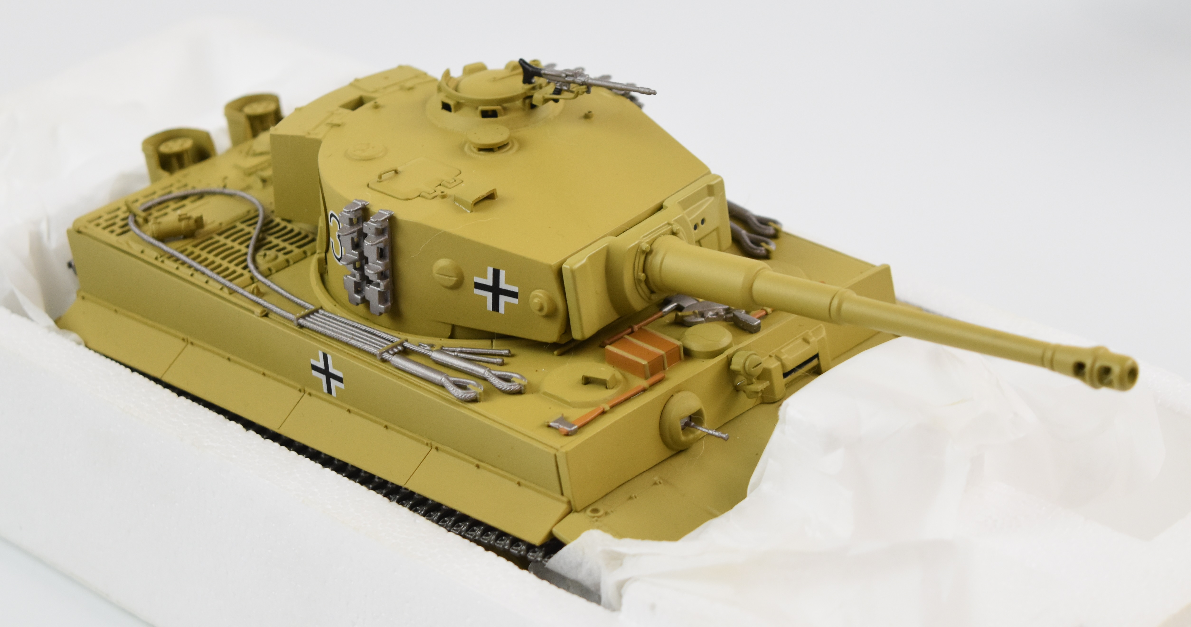 Three Minichamps 1:35 scale diecast model tanks comprising three variations of The - Image 6 of 7