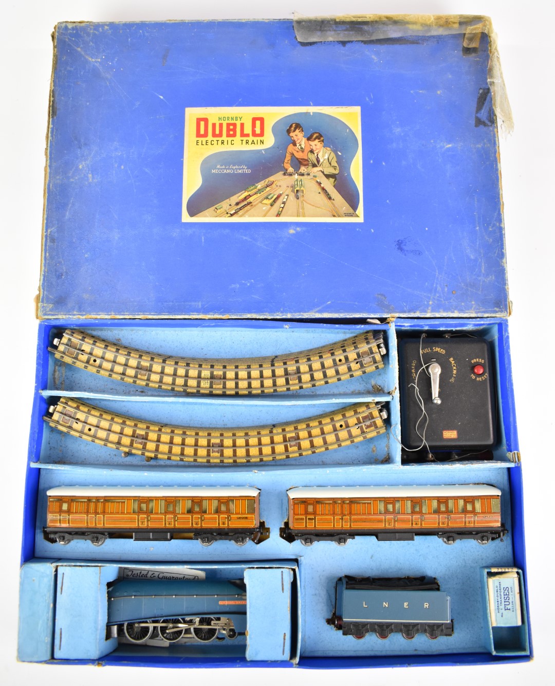 Hornby Dublo 00 gauge model railway EDP1 passenger set with 'Sir Nigel Gresley' locomotive, in