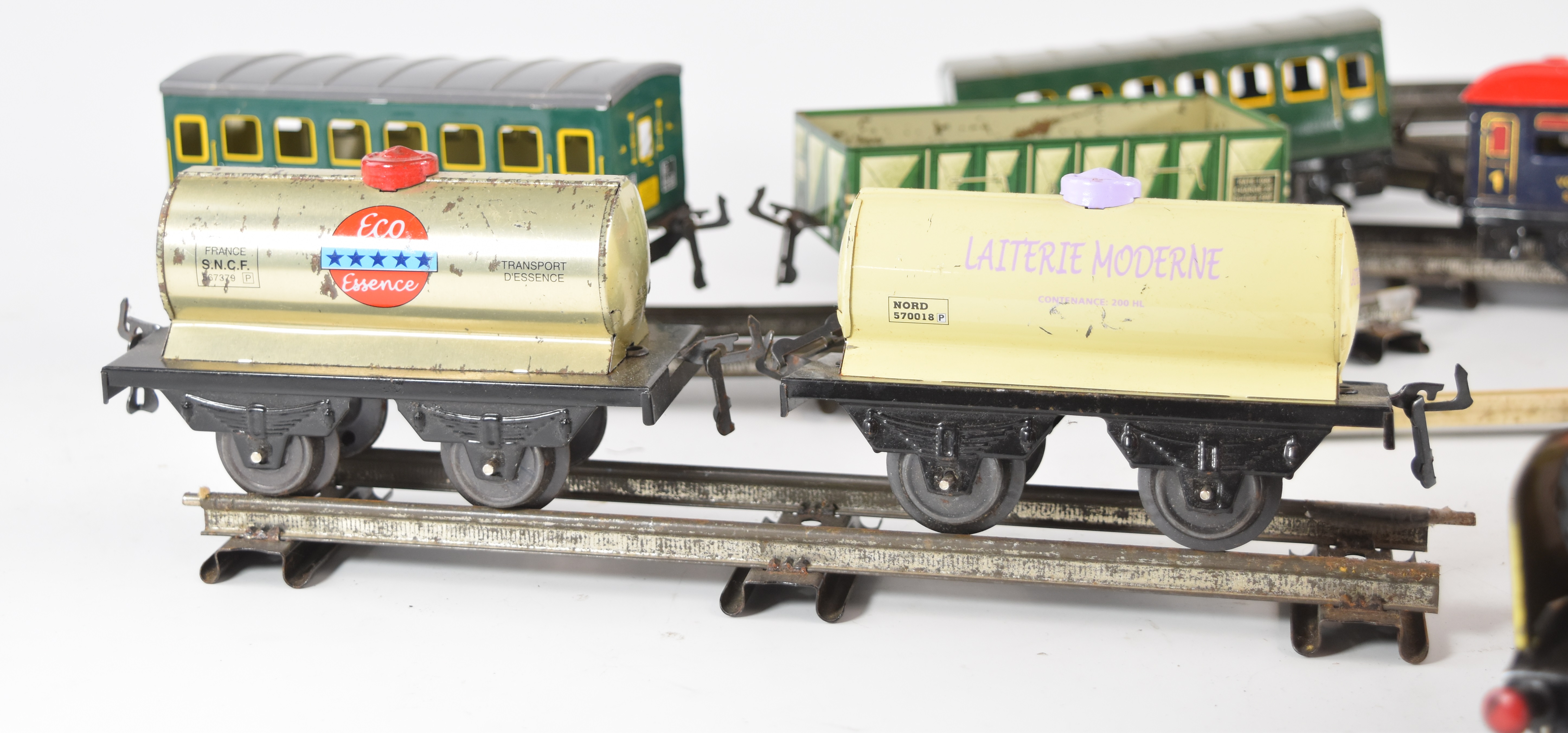 Hornby 0 gauge model railway set comprising clockwork tender locomotive and six various wagons. - Image 4 of 6