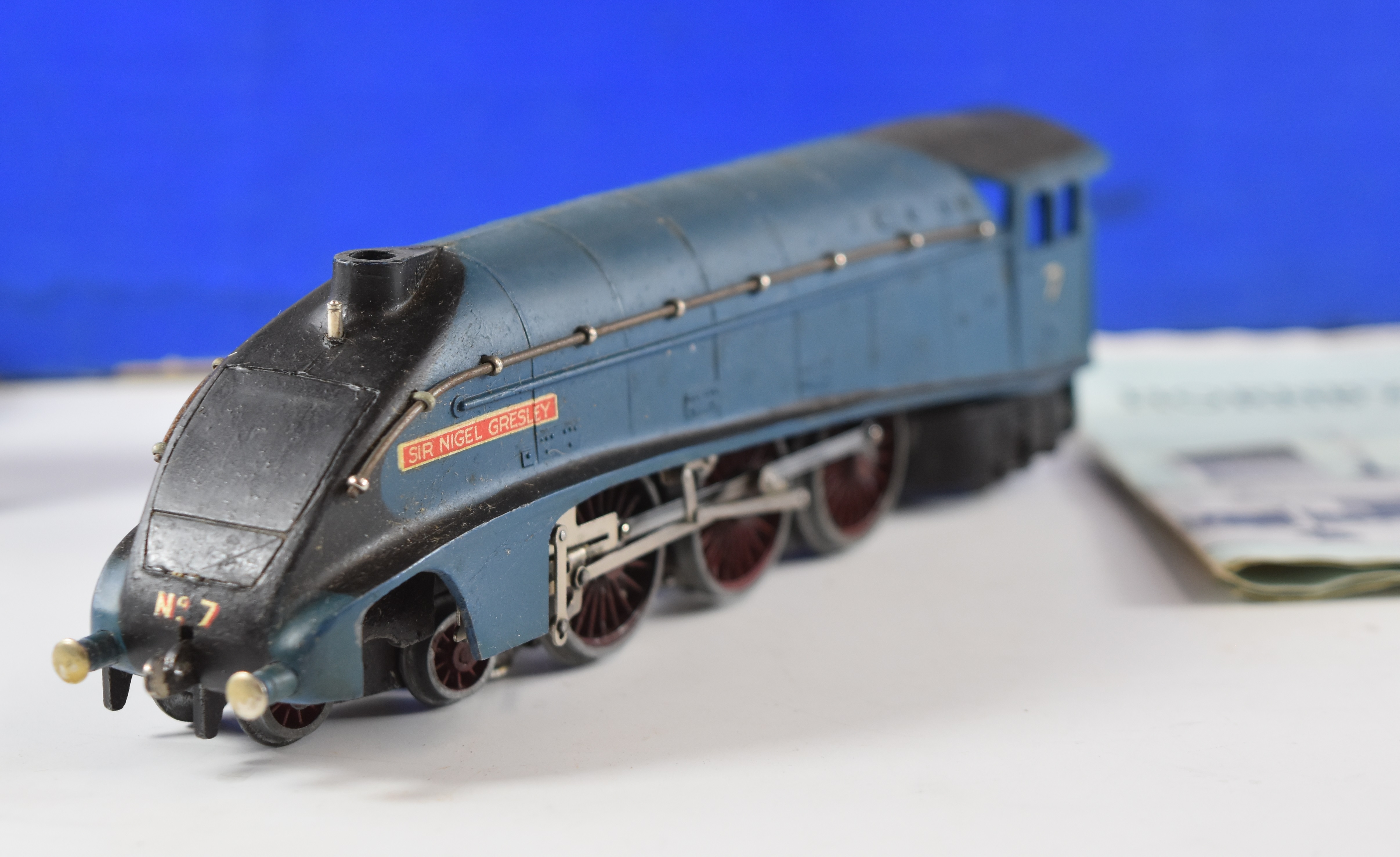 Hornby Dublo 00 gauge model railway EDPA1 passenger set with 'Sir Nigel Gresley' locomotive, in - Image 8 of 11